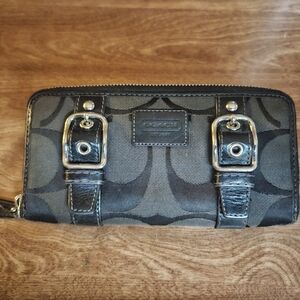 Vintage Coach Black Jacquard Zippered Woman's Wallet